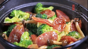 出鍋前加少許鹽、水淀粉即可。