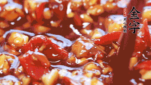 加入蒜末后攪拌均勻，讓每一種味道更加融合。(這個醬汁是不是看起來很誘人啊^_^)