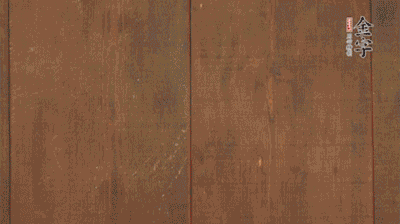 老豆腐切成塊。