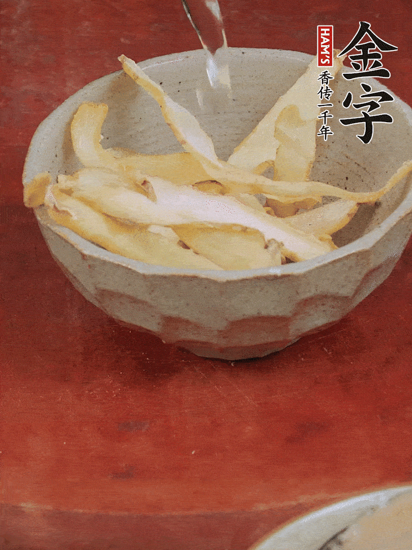 玉竹、花菇分別清水泡發(fā)。