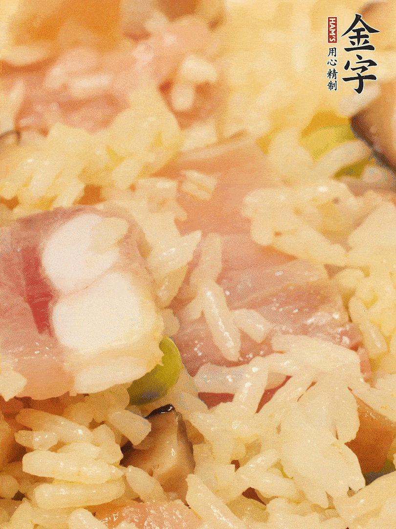 下米飯、蝦米繼續(xù)翻炒