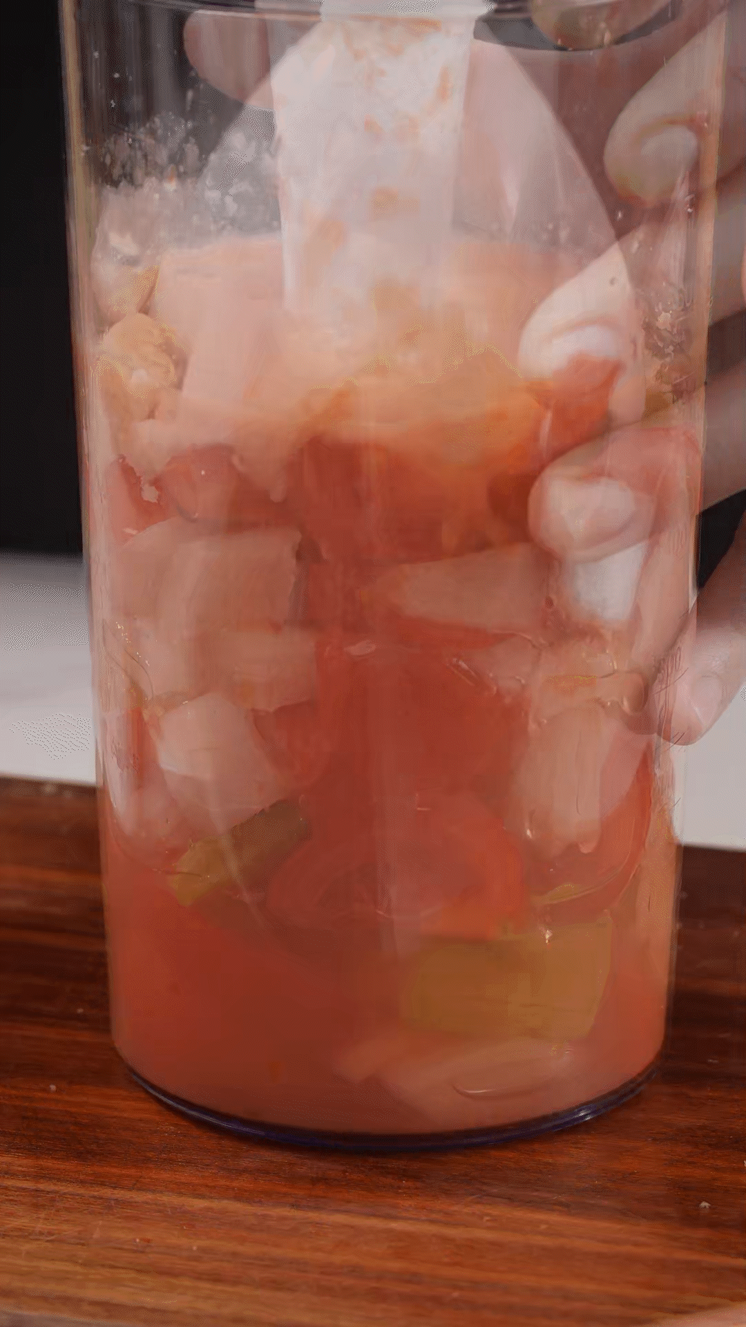 加入水、橄欖油、蘋果醋